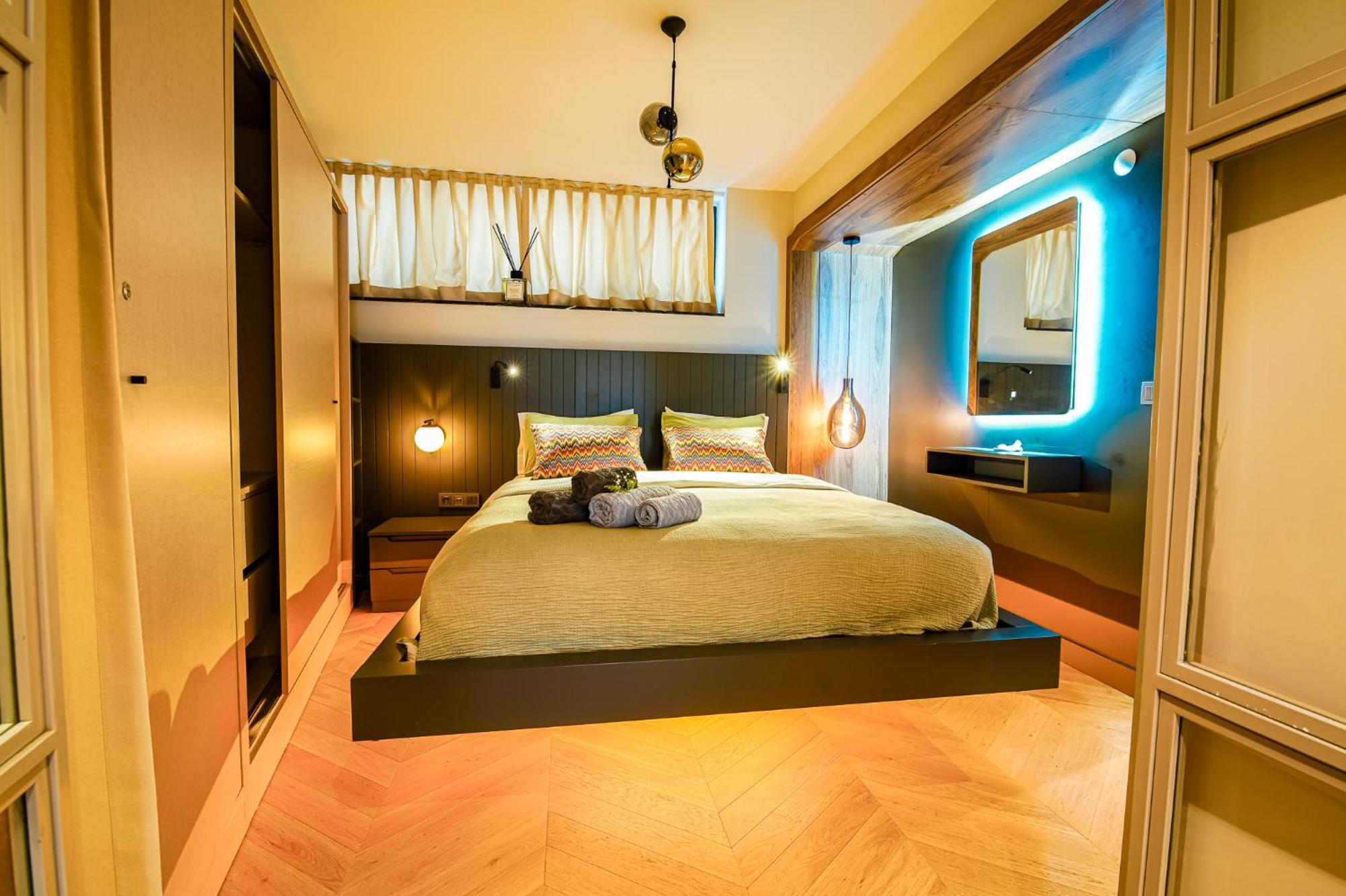 Designer In Art District With Terrace Garden Apartment Istanbul